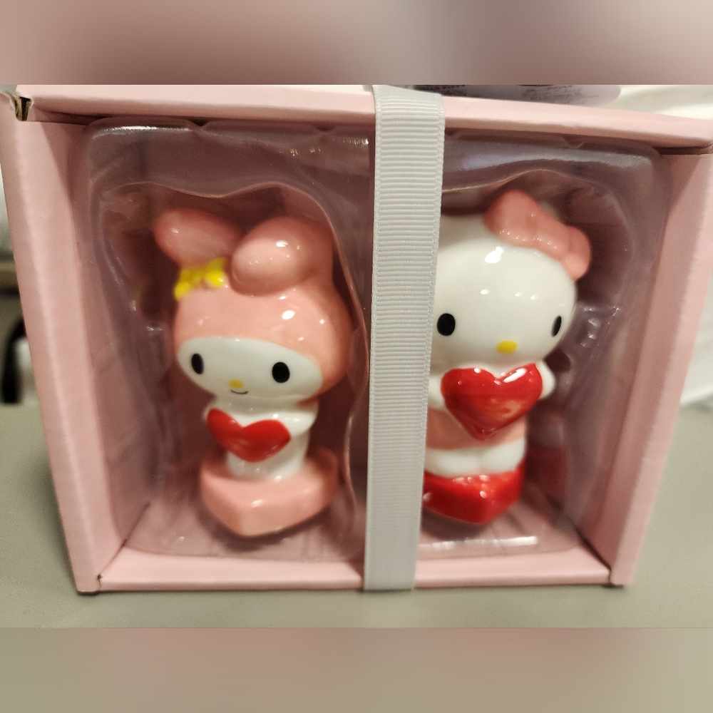 Hello Kitty Salt & Pepper Shakers